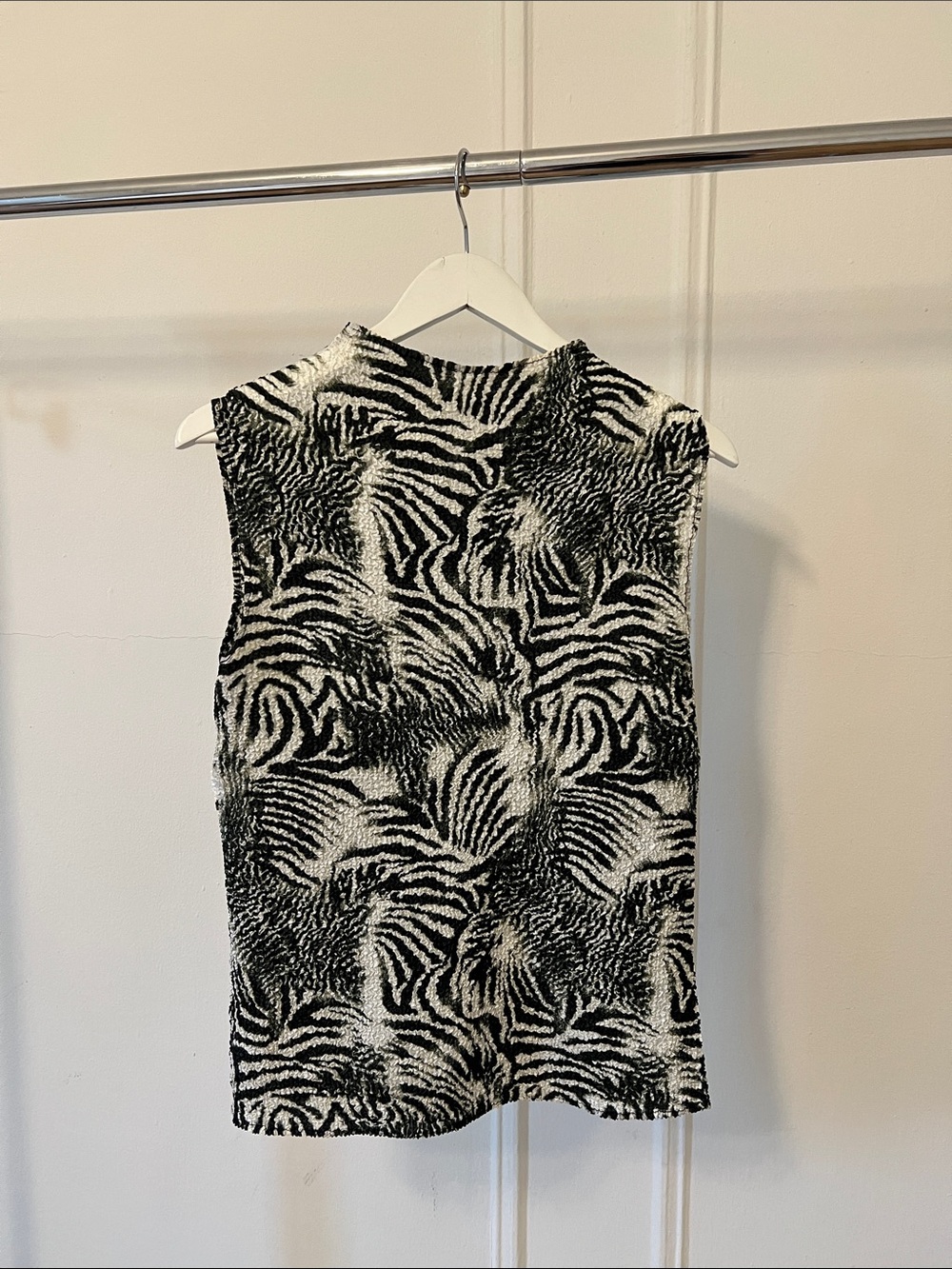 Dark Green & White Zebra Print Sleeveless Top